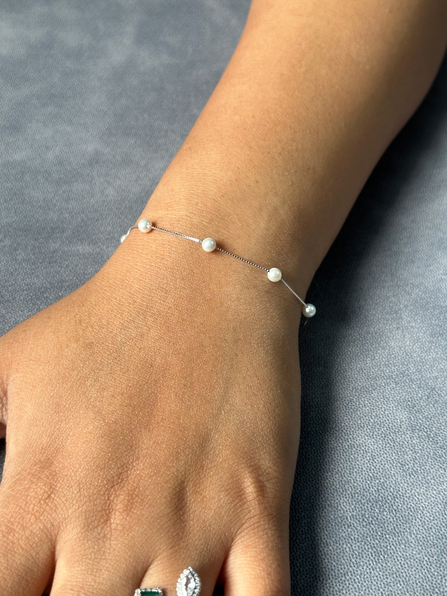 1 Layer SilverGlow Pearl Bracelet